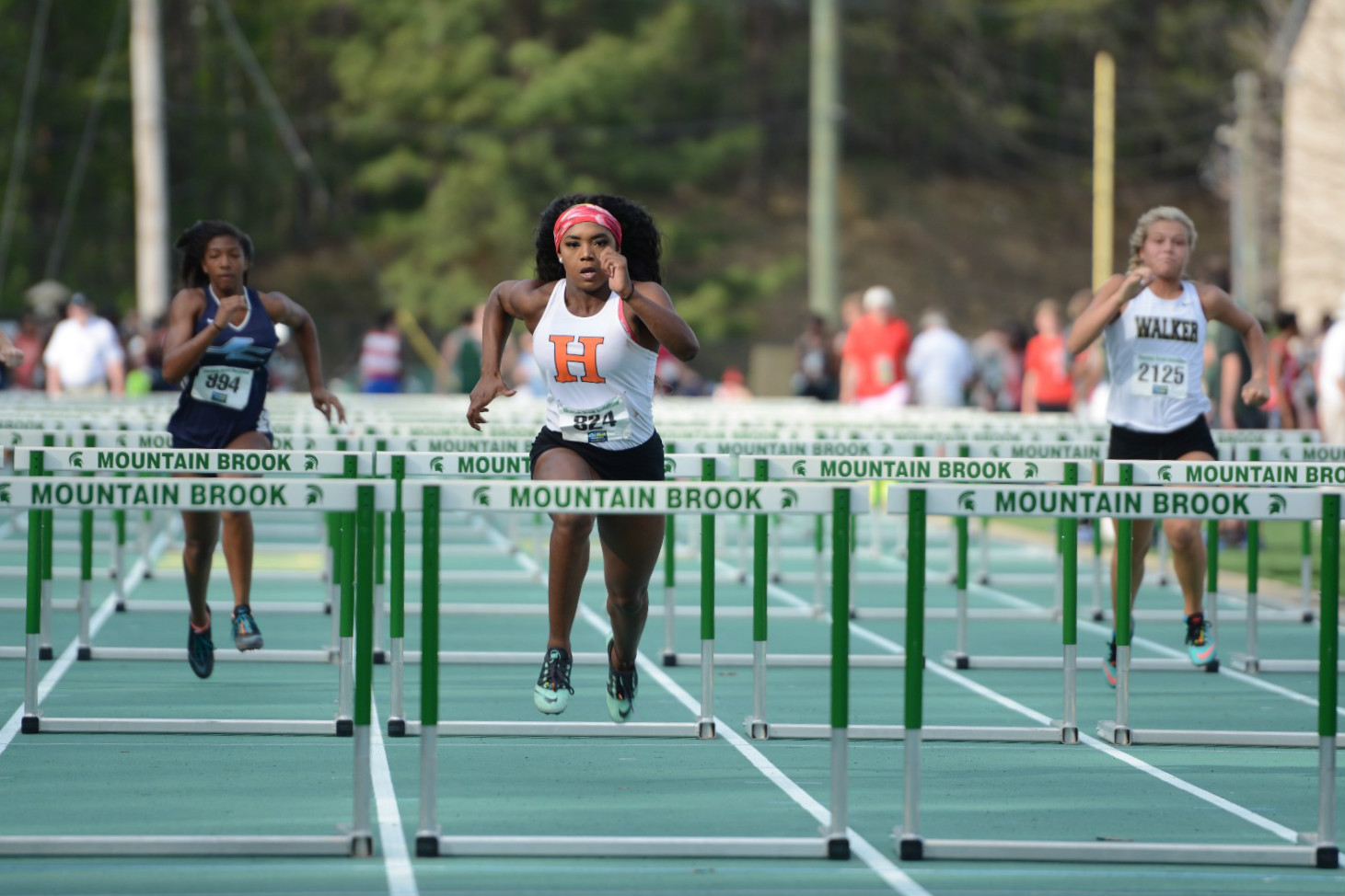 Locals shine at Mountain Brook Invitational